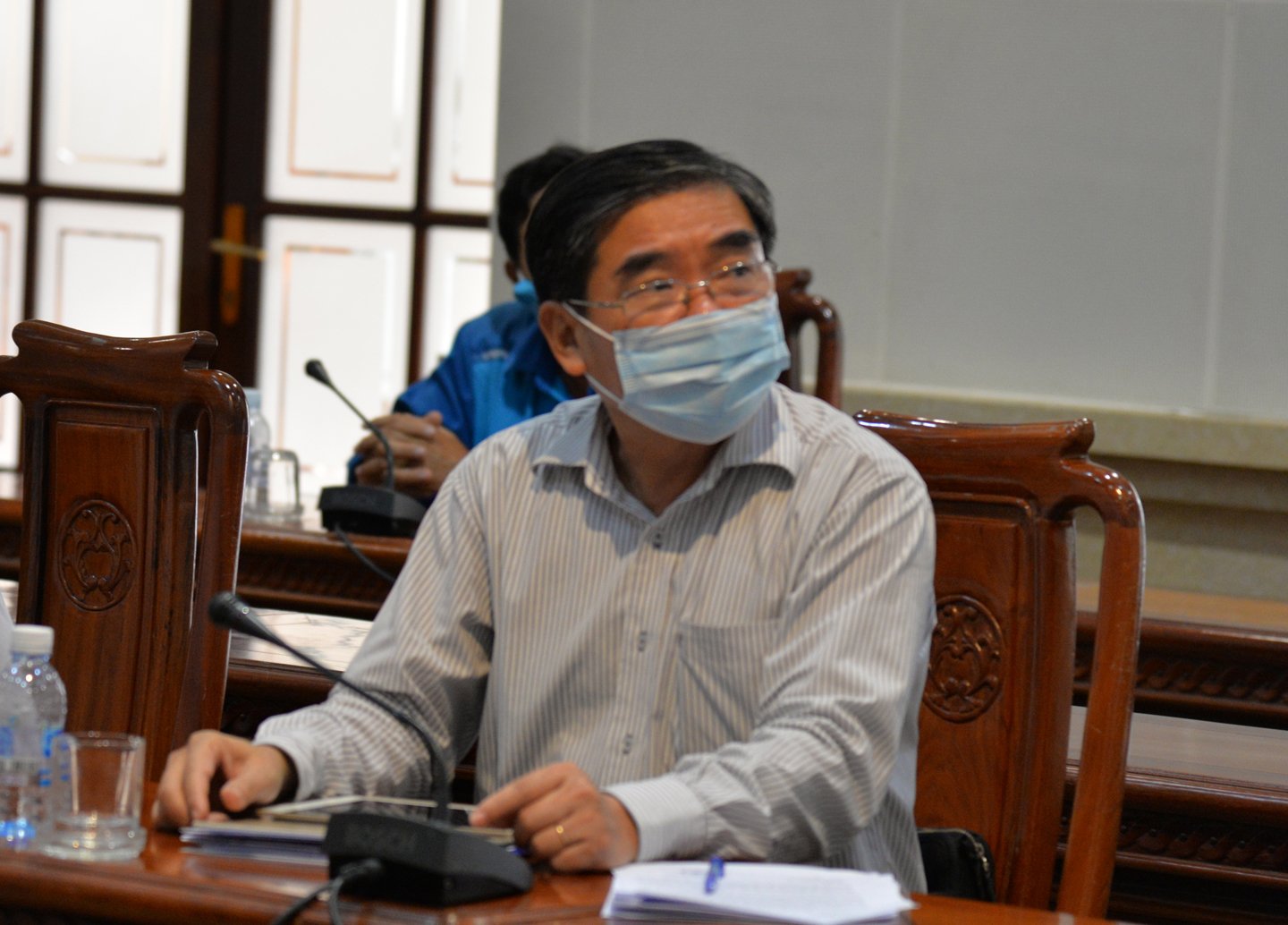 Giám đốc Sở GD-ĐT Nguyễn Hồng Oanh cho biết để đón học sinh trở lại trường vào ngày 4-5, Sở đã chỉ đạo các trường tổng vệ sinh trường lớp vào ngày 2-5. Đối với yêu cầu của Bộ Y tế về bảo đảm khoảng cách giữa các học sinh  là 1,5 mét thì 1 lớp phải tách ra làm đôi từ đó gây khó khăn cho công tác tổ chức lớp học. Nếu áp dụng như vậy các khối lớp sẽ không thể học đồng bộ mà phải xen kẻ, giáo viên phải làm việc gấp đôi.