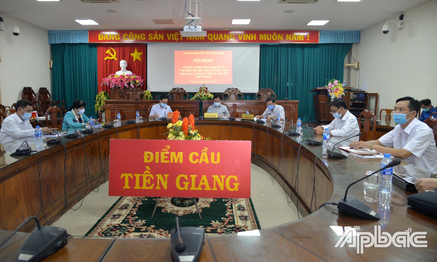Tại điểm cầu Tiền Giang.