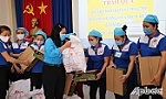 Trao tặng 190 phần quà cho công đoàn viên khó khăn
