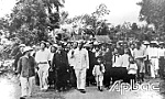 Bác về thăm quê