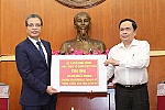 Trao tặng kiều bào tại Hoa Kỳ 50.000 khẩu trang phòng, chống dịch COVID-19