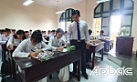 Học sinh lớp 12 vừa học vừa ôn thi tốt nghiệp