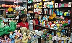 Thị trường đồ chơi trẻ em dịp 1-6: Mẫu mã mới, sức mua thấp
