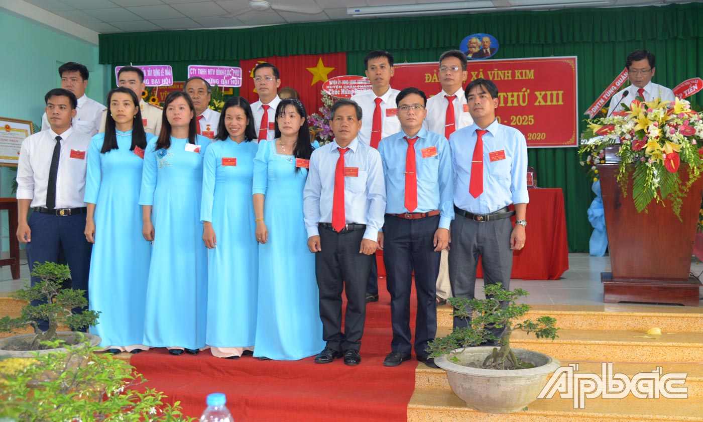 Ban chấp hành nhiệm kỳ mới ra mắt trước đại hội.