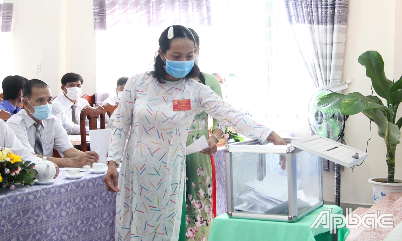 Đại biểu chính thức và 1 bỏ phiếu bầu đại biểu tham dự Đại hội Đảng bộ TX. Cai Lậy lần thứ II, nhiệm kỳ 2020 - 2025 sẽ diễn ra trong thời gian tới.