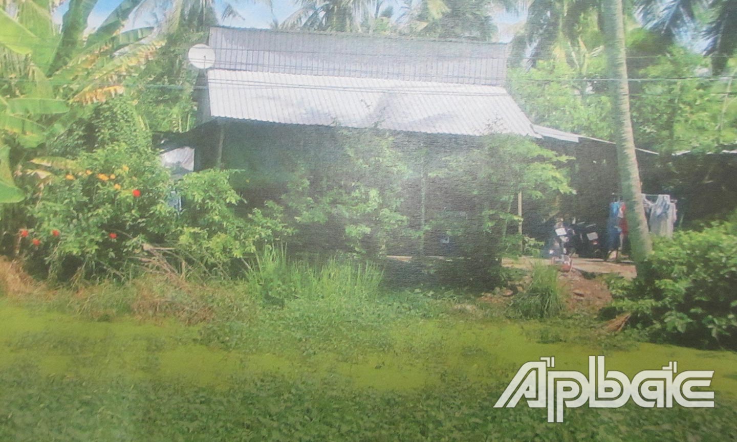 Đất và nhà tranh chấp của bà Nga và vợ chồng ông Tư.