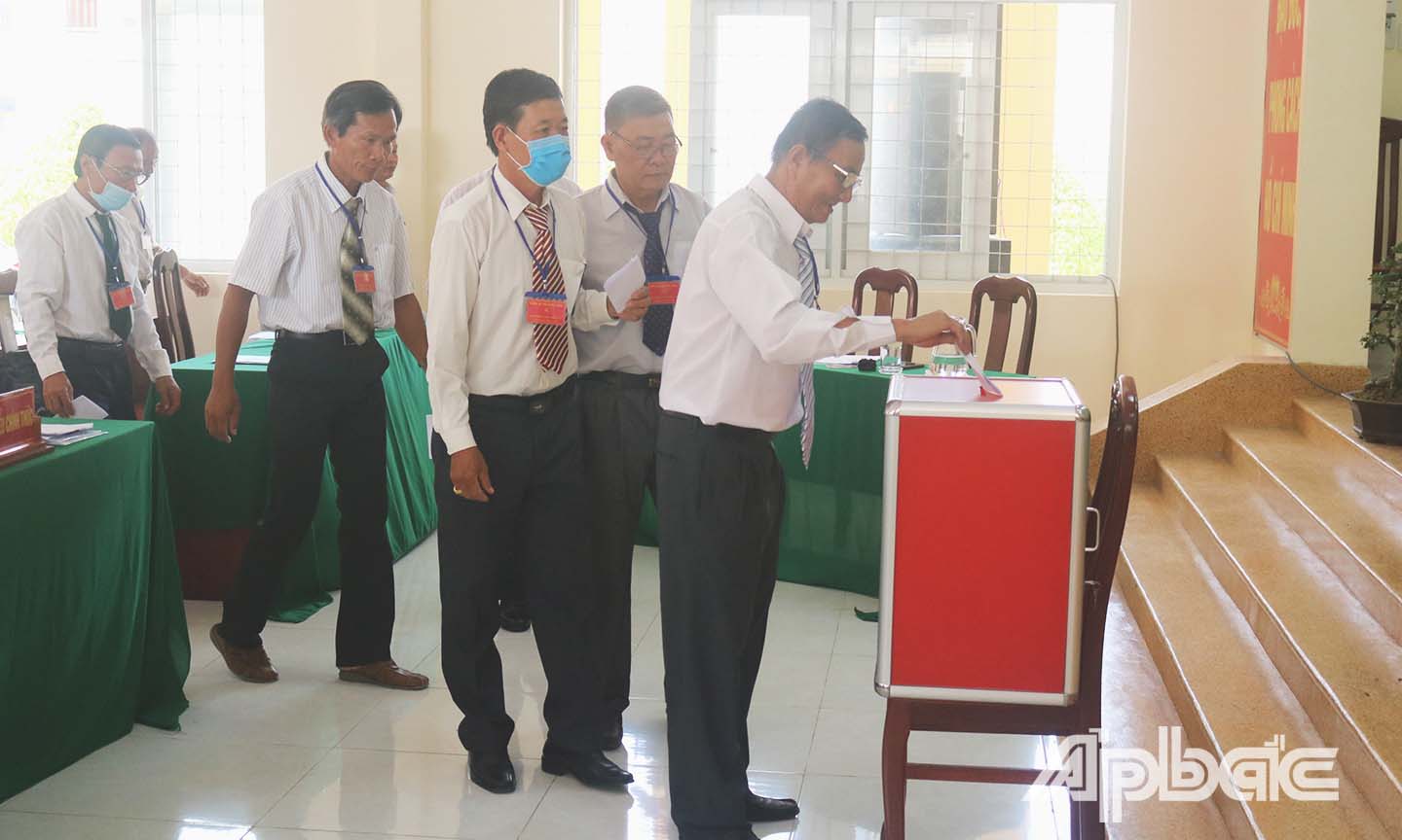 Các đại biểu bầu trực tiếp chức danh Bí thư Đảng bộ ngay tại Đại hội.