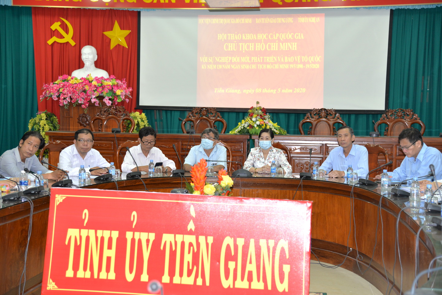 Đồng chí Châu Thị Mỹ Phương, Ủy viên dự khuyết Ban Chấp hành trung ương Đảng, Ủy viên Ban Thường vụ, Trưởng Ban Tuyên giáo Tỉnh ủy chủ trì hội nghị tại điểm cầu Tiền Giang