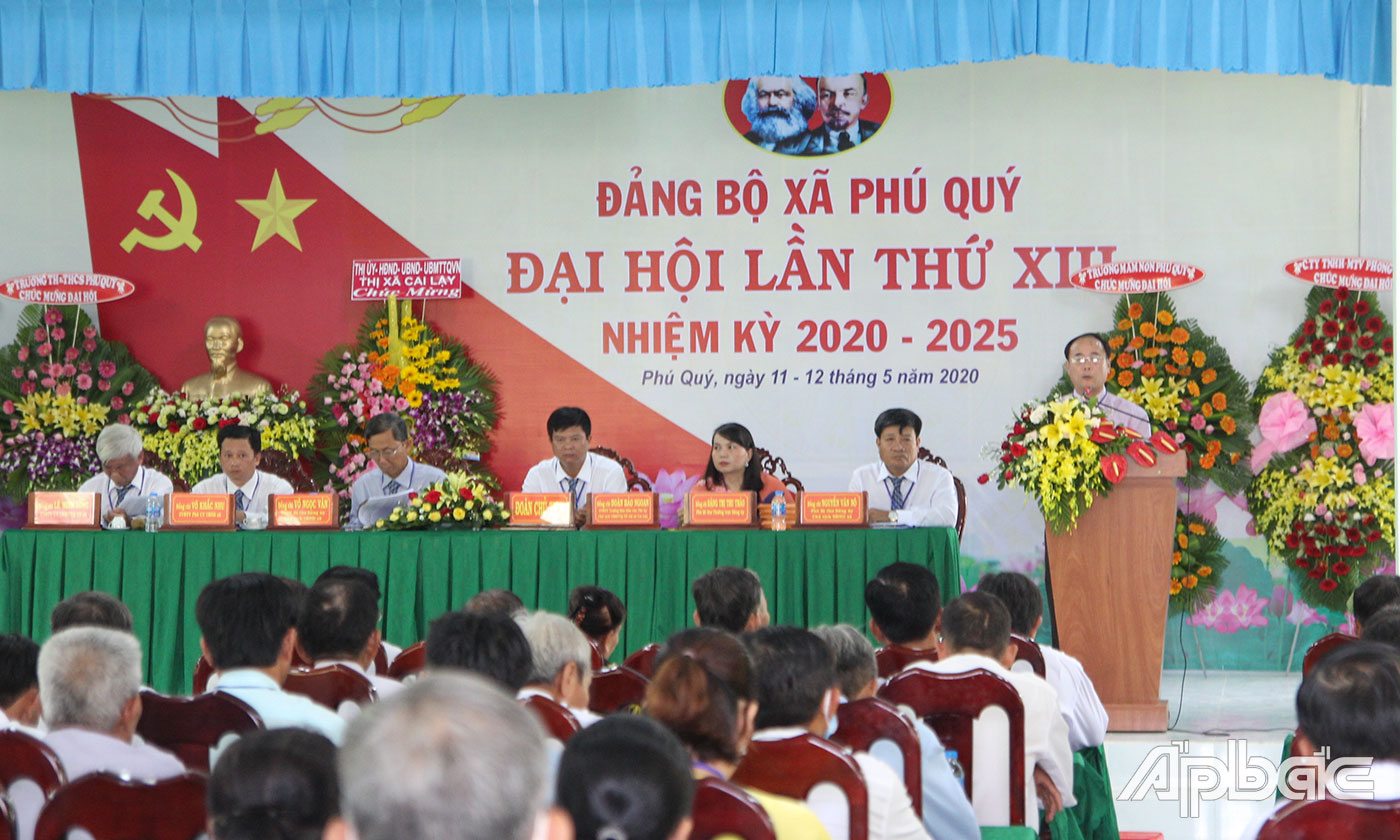 Đồng chí Trần Kim Trát phát biểu tại đại hội.