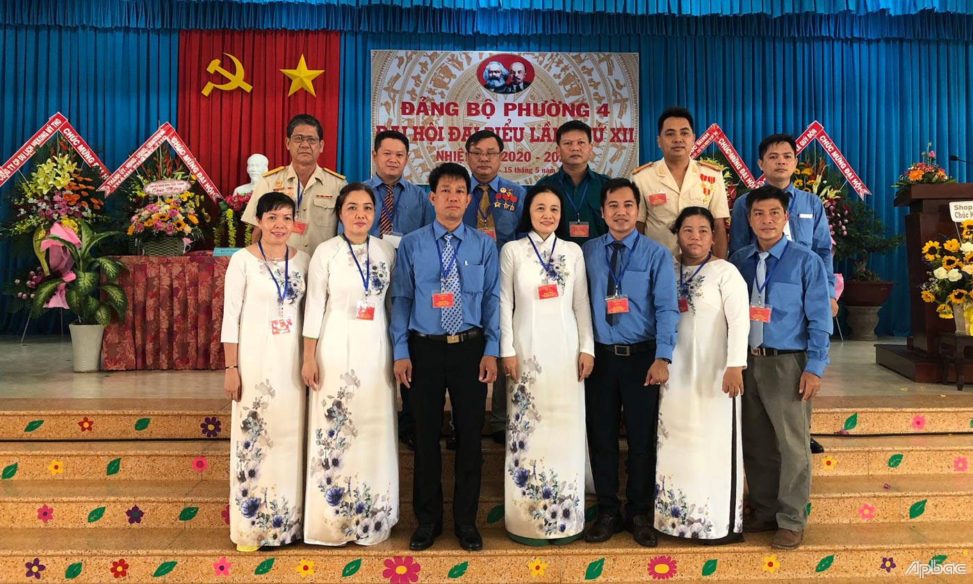 Ban chấp hành nhiệm kỳ mới ra mắt trước đại hội.