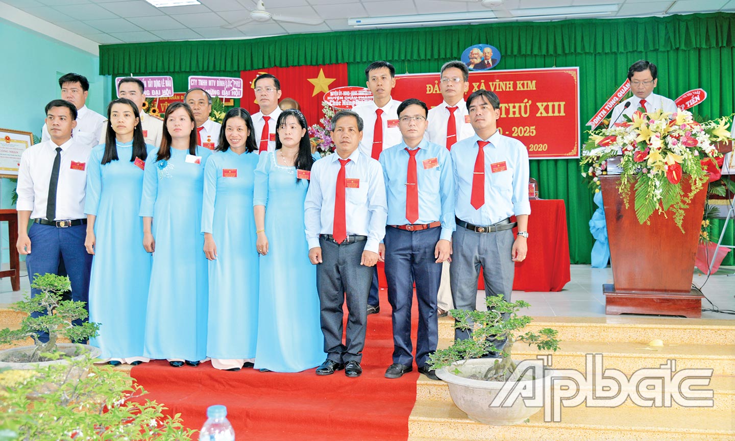 Ban Chấp hành Đảng bộ xã Vĩnh Kim nhiệm kỳ 2020 - 2025 quyết tâm hoàn thành các chỉ tiêu đại hội đề ra.