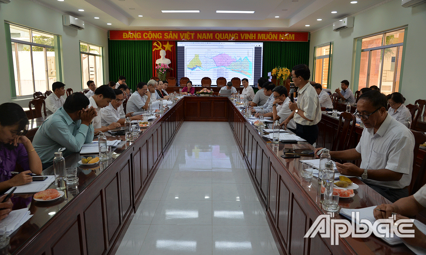 Quang cảnh buổi làm việc