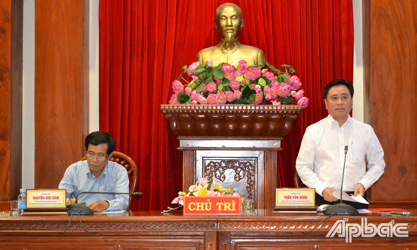 Phó Chủ tịch UBND tỉnh Trần Văn Dũng phát biểu tại hội nghị.
