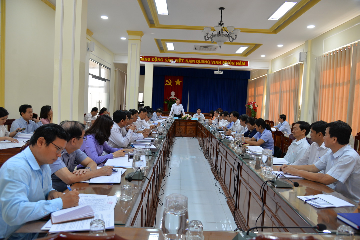 Quang cảnh buổi làm việc