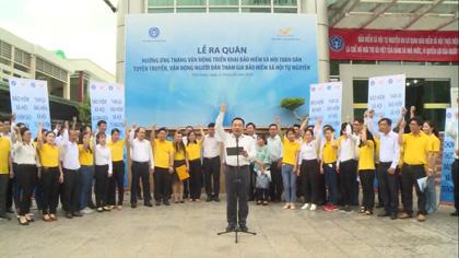 Đồng chí Võ Khánh Bình hô khẩu lệnh thể hiện sự quyết tâm trong buổi lễ ra quân.