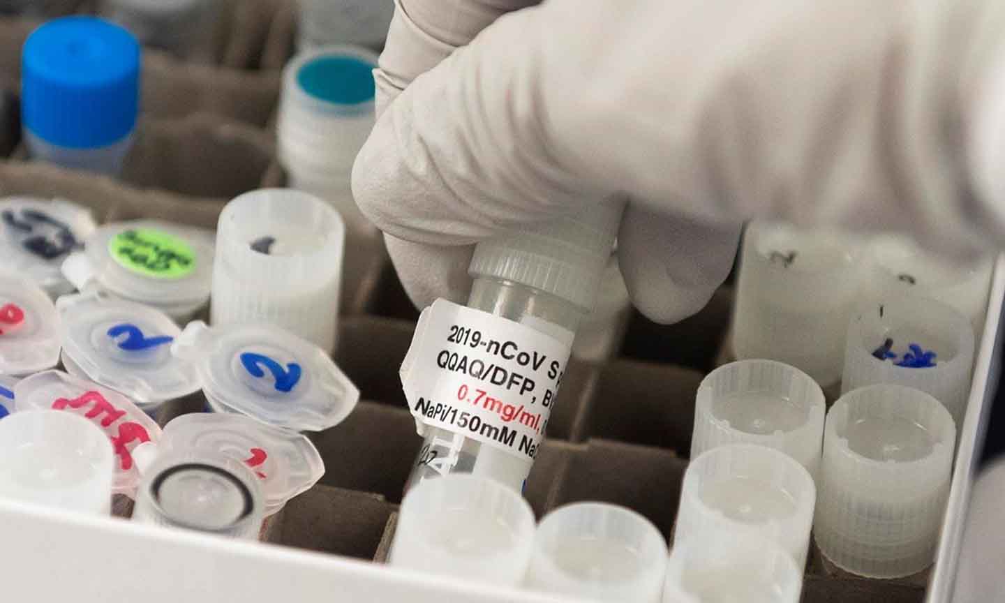 Vắcxin phòng chống dịch COVID-19. (Ảnh: AFP/TTXVN)