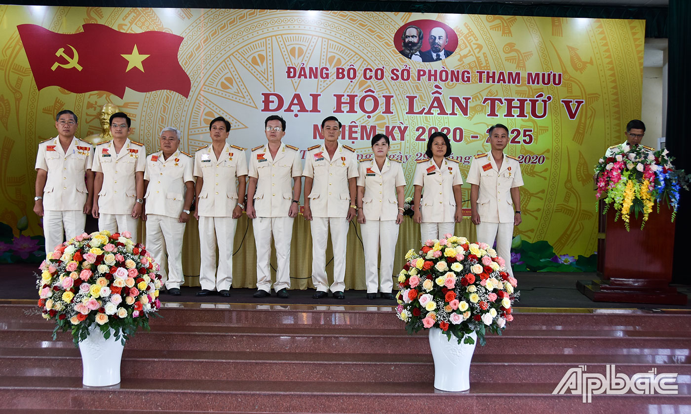 Ban chấp hành Đảng bộ cơ sở phòng Tham mưu, nhiệm kỳ 2020 - 2025 ra mắt đại hội.