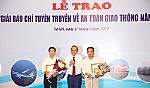 Phó Thủ tướng Thường trực trao Giải báo chí về ATGT