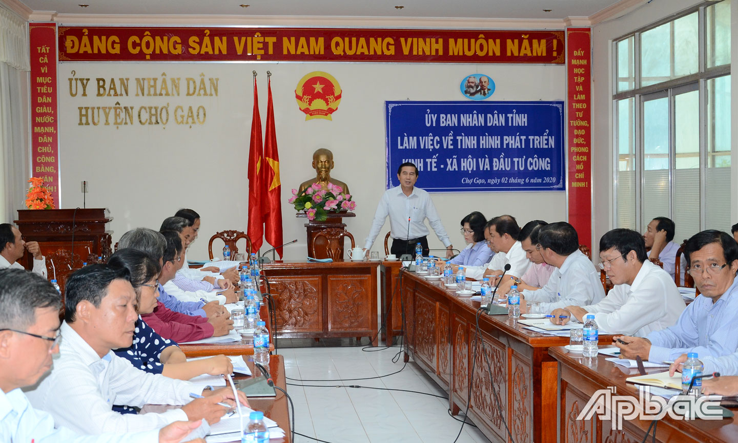 Chủ tịch UBND tỉnh Lê Văn Hưởng phát biểu tại buổi làm việc.
