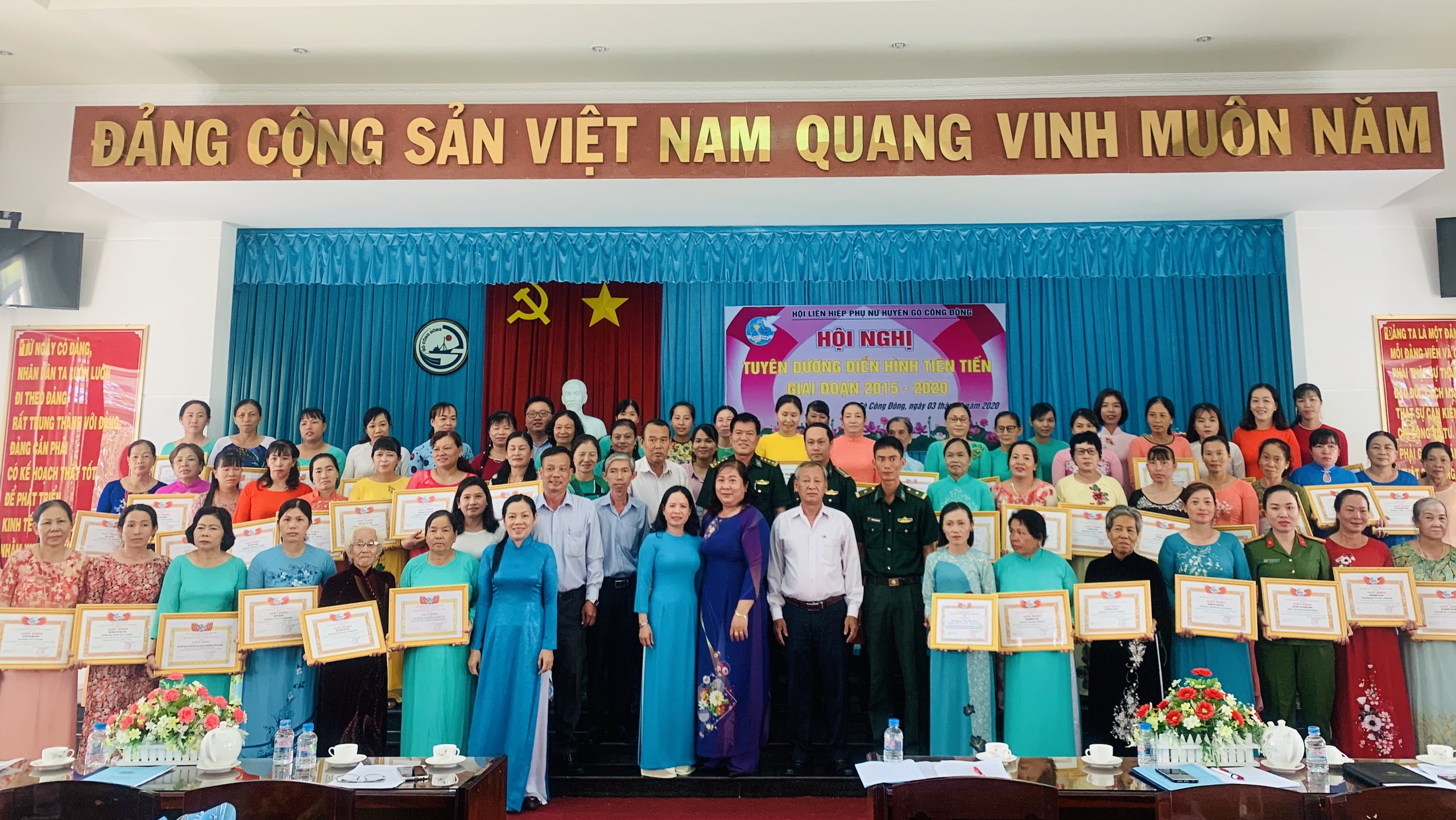 Tuyên dương tập thể, cá nhân tiêu biểu.