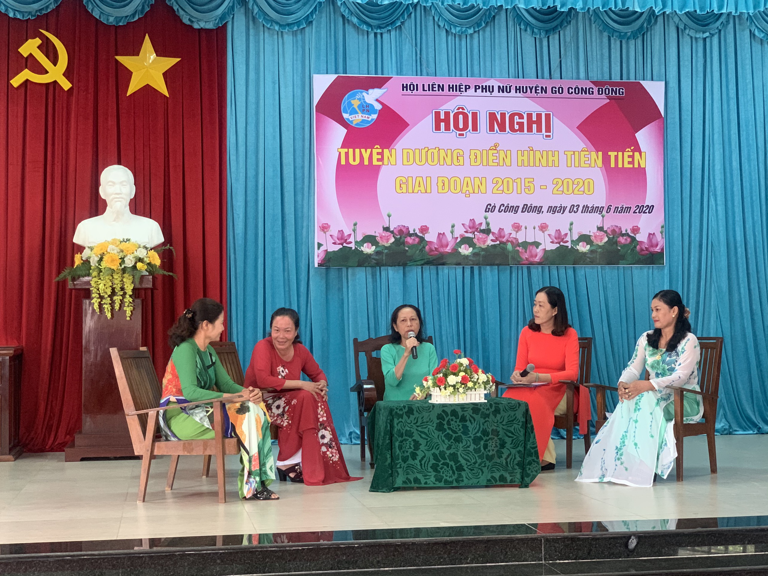 Giao lưu các tập thể, cá nhân tiêu biểu.