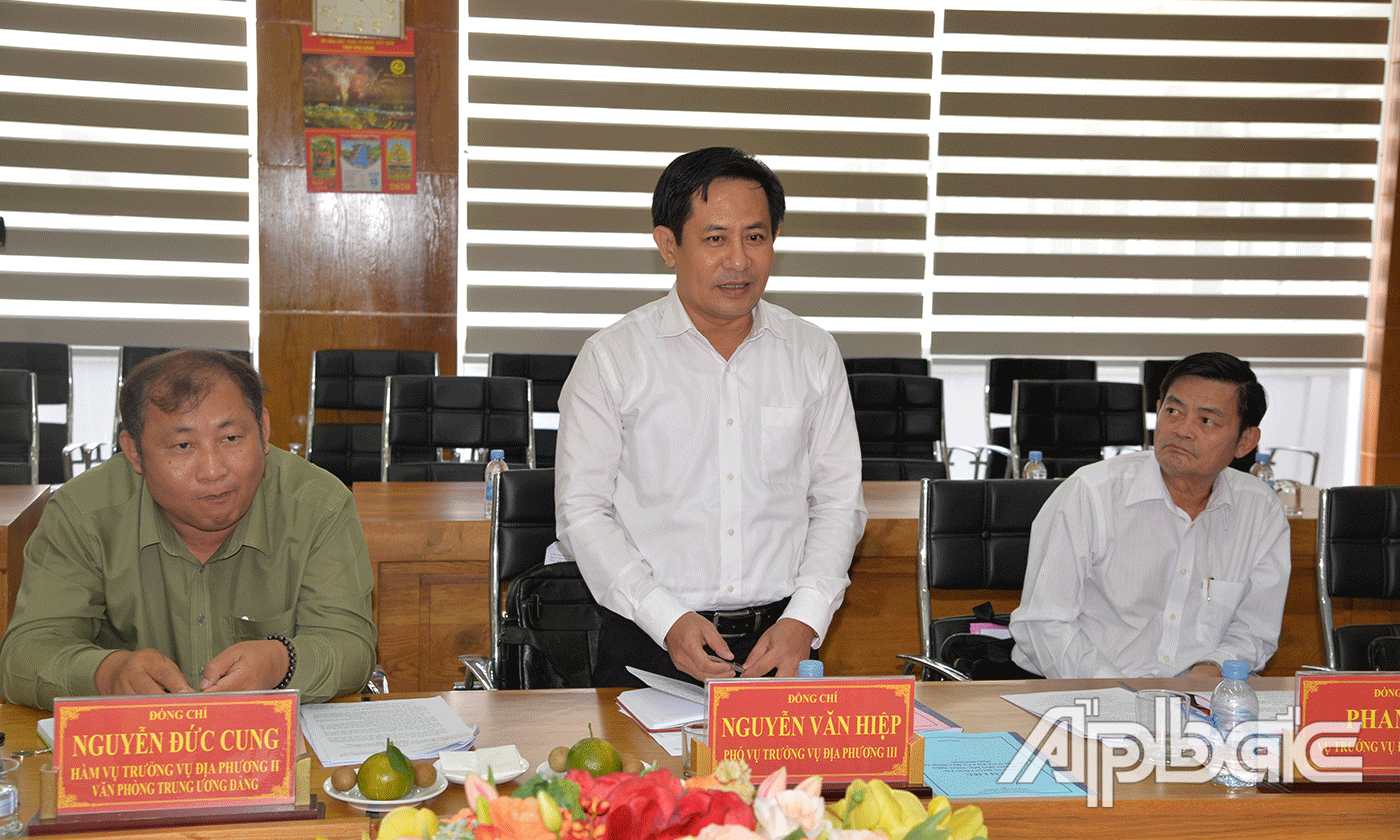 Thành viên Đoàn công tác phát biểu tại buổi làm việc