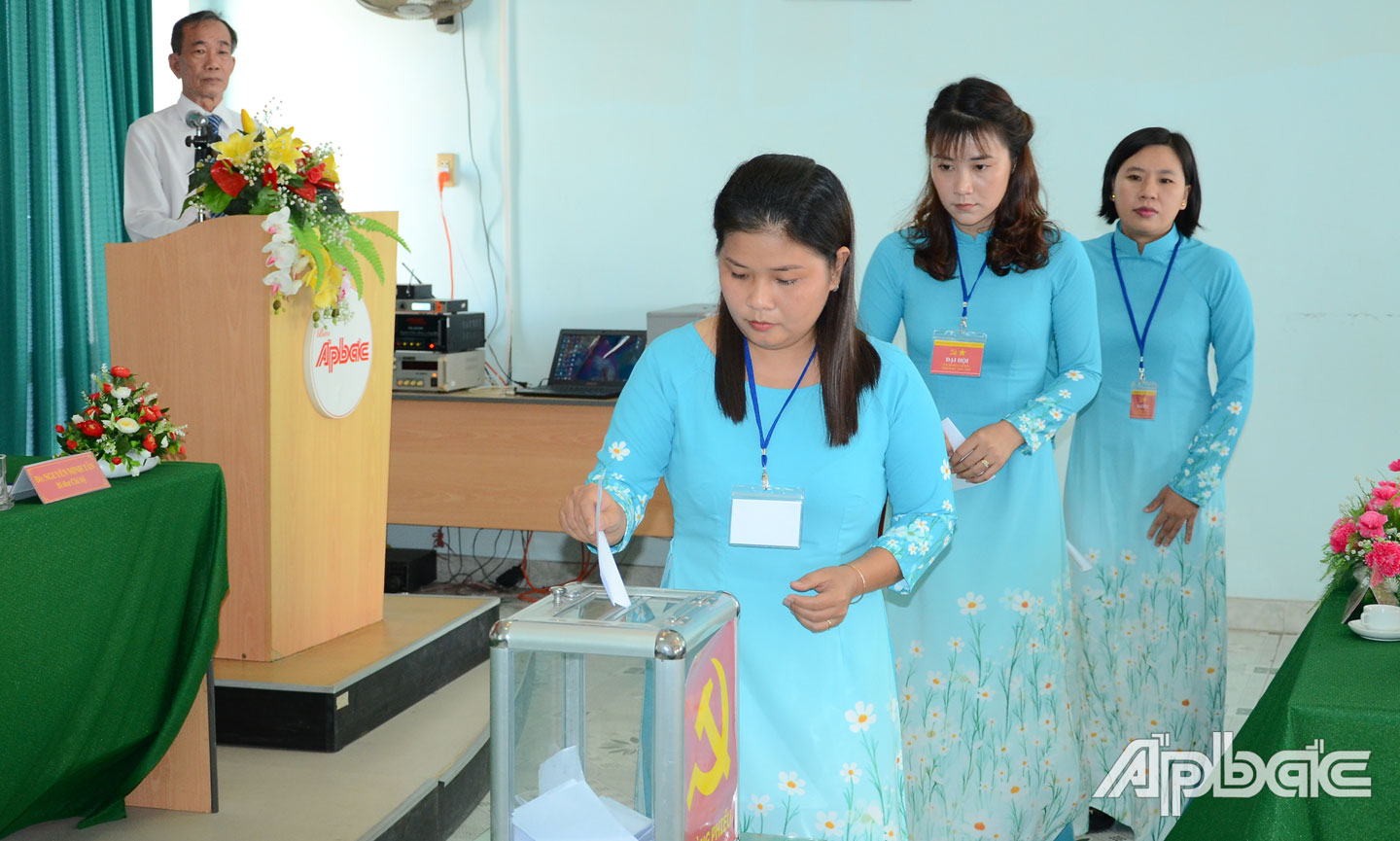 Đại biểu bầu Ban Chấp hành nhiệm kỳ 2020-2025.