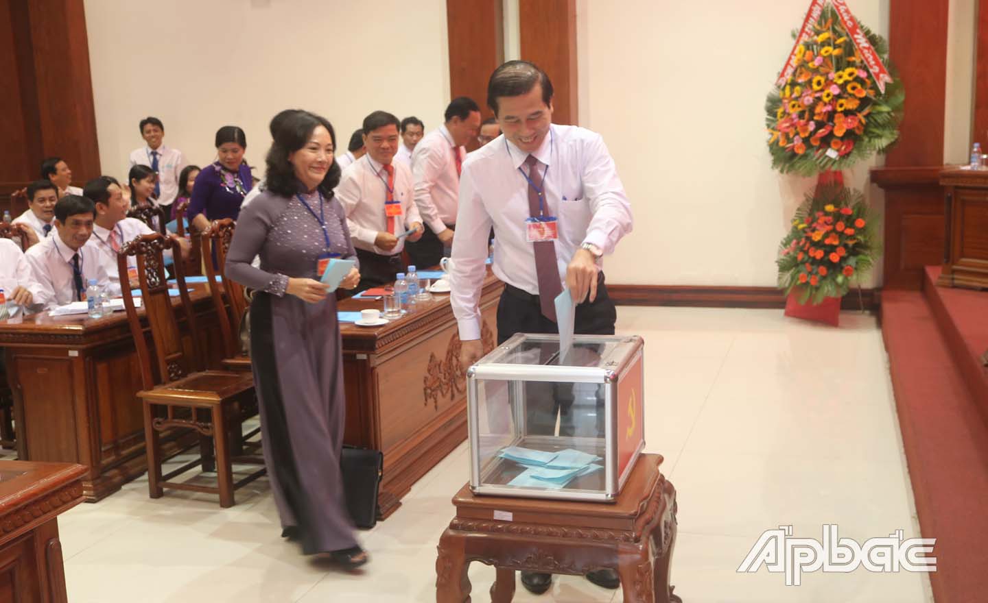 Các đại biểu tiến hành bỏ phiếu bầu Ban Chấp hành khóa mới.