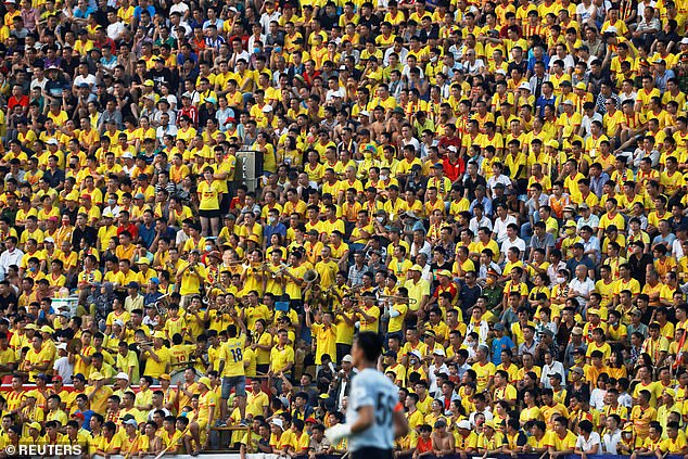 Reuters đã làm một phóng sự về sự trở lại của V-League tại sân Thiên Trường.