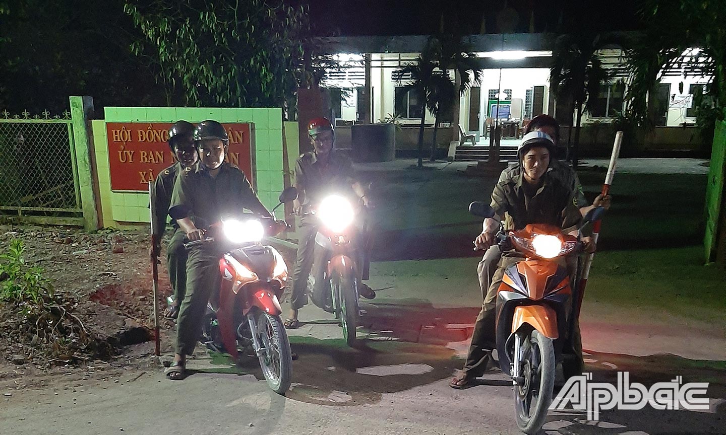 Đội Dân phòng xã Bình Tân tăng cường tuần tra, góp phần ổn định tình hình ANTT trên địa bàn phụ trách. 