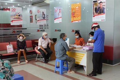 Thời gian tới ngành Bưu điện sẽ phối hợp với các NHTM hướng dẫn người hưởng đăng ký mở tài khoản và nhận thẻ ATM ngay tại điểm chi trả.