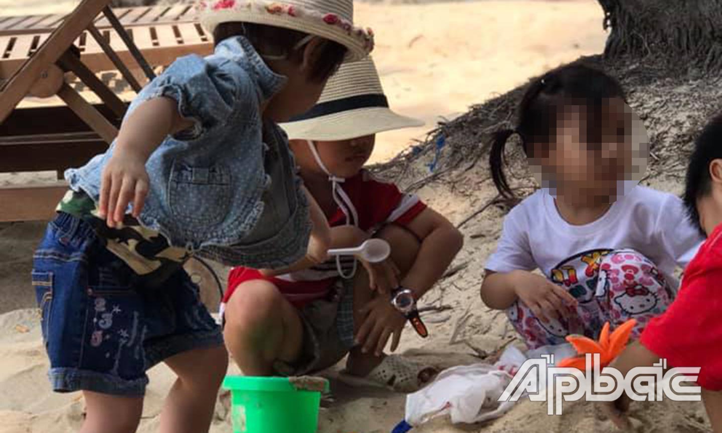 Thường xuyên đưa trẻ ra ngoài vui chơi và khám phá thiên nhiên. 
