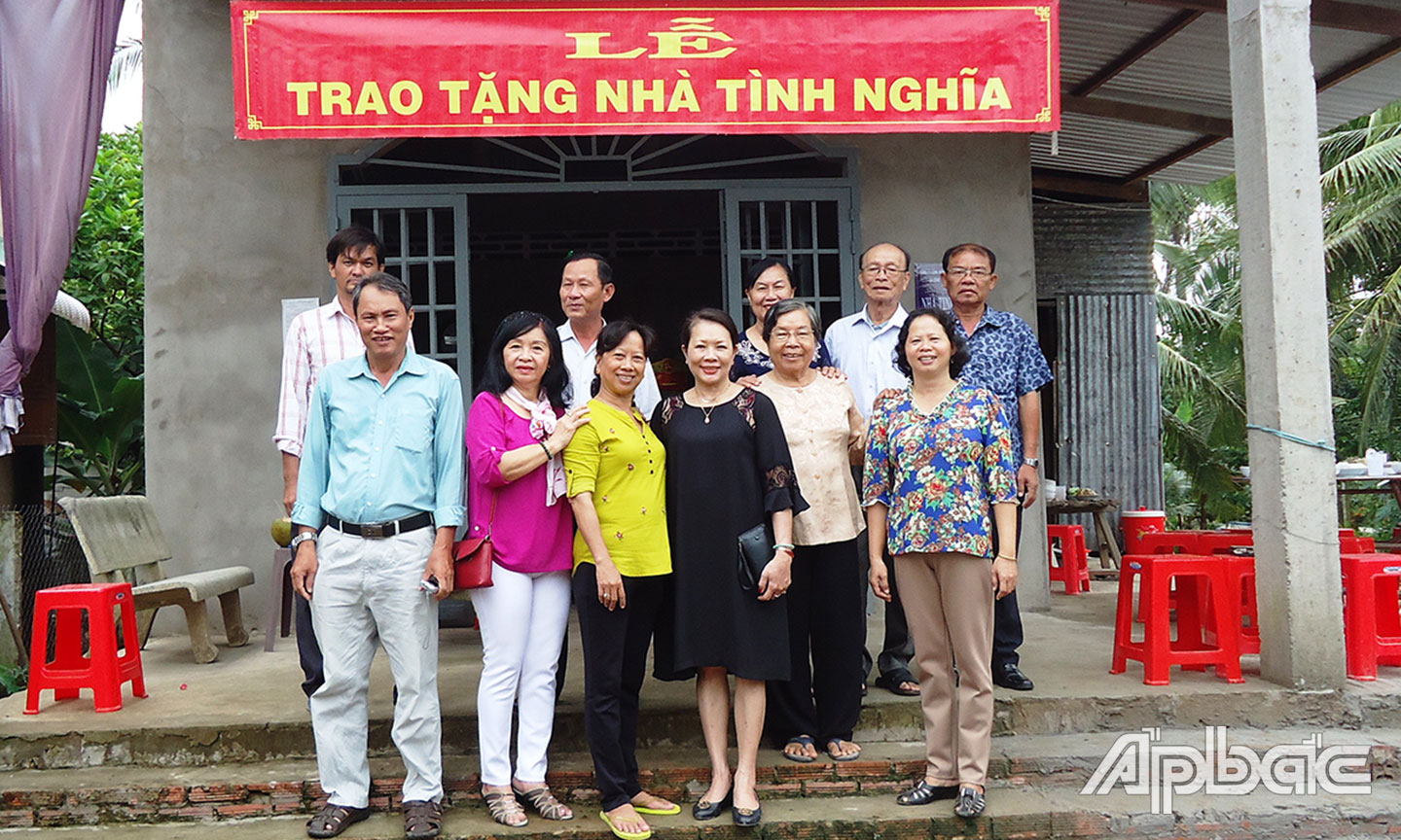 Huyện tích cực vận động nhiều nguồn vốn từ các tổ chức, cá nhân hỗ trợ để xây dựng nhiều  “Nhà tình nghĩa” tặng hộ chính sách khó khăn về nhà ở. 