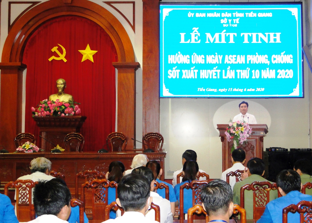 Đồng chí Trần Văn Dũng, Phó Chủ tịch UBND tỉnh đã đến dự và phát biểu tại lễ mít tinh 