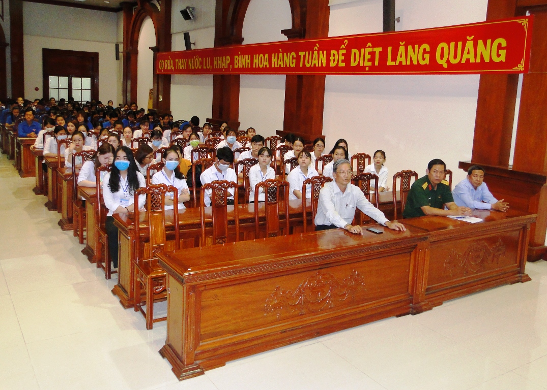 Quang cảnh buổi mit tinh