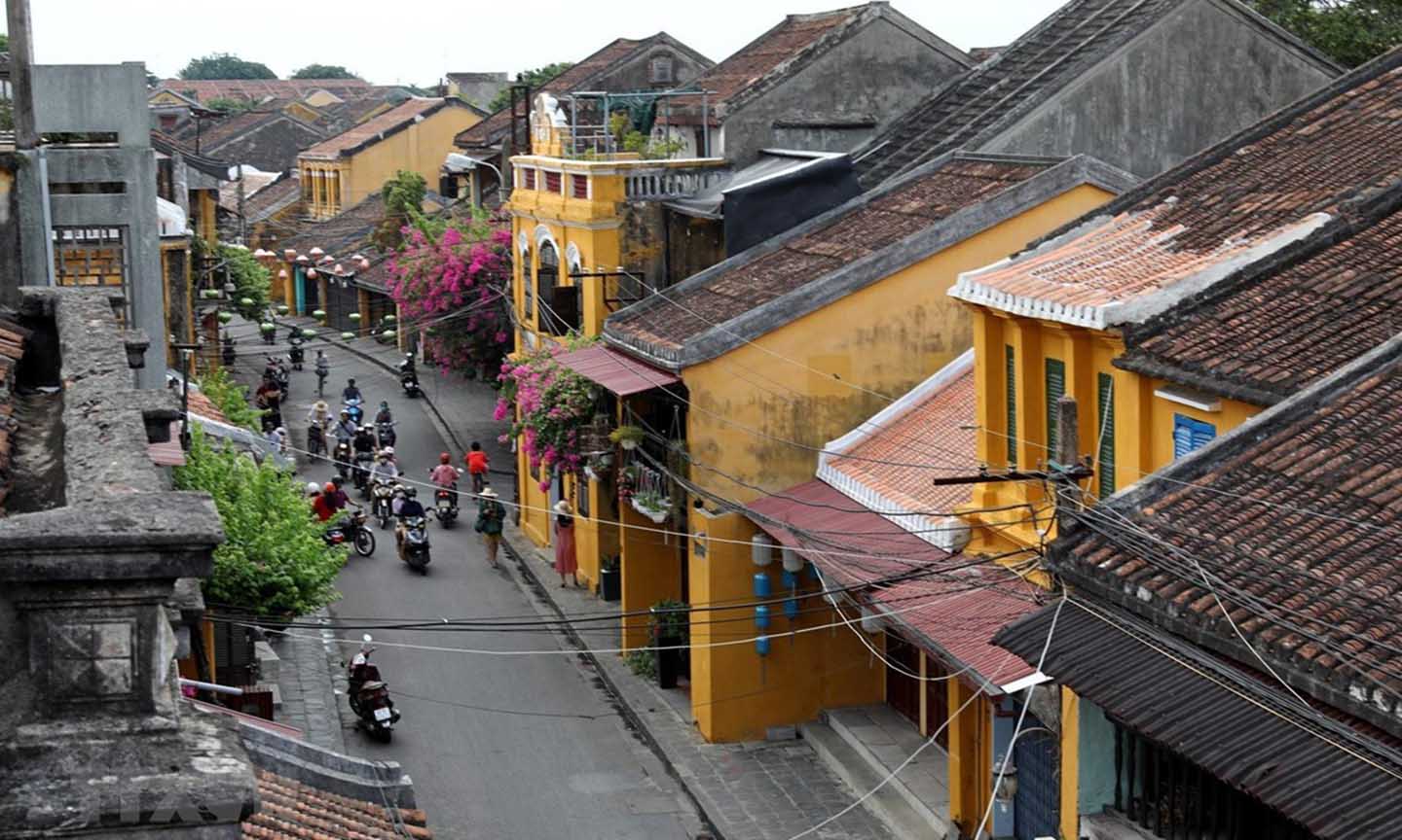 Trong bối cảnh bình thường mới, du khách đến với Hội An được tham quan miễn phí tất cả điểm du lịch trên địa bàn. (Ảnh: Ngọc Hà/TTXVN)
