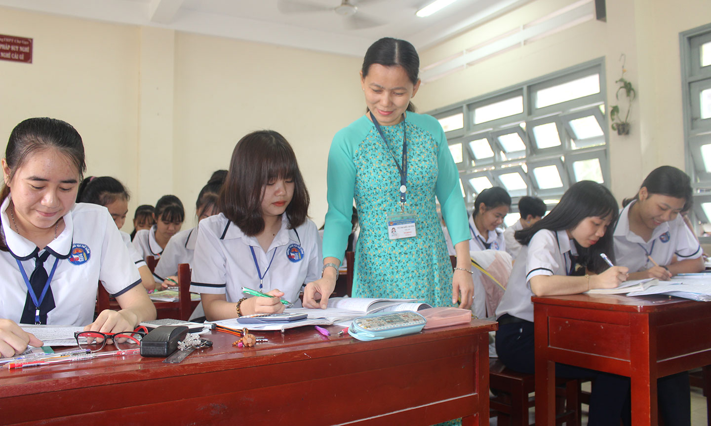 Thí sinh cần thận trọng khi viết hồ sơ đăng ký dự thi, bởi nếu viết sai đơn vị nhận hồ sơ được quyền từ chối hồ sơ của thí sinh.