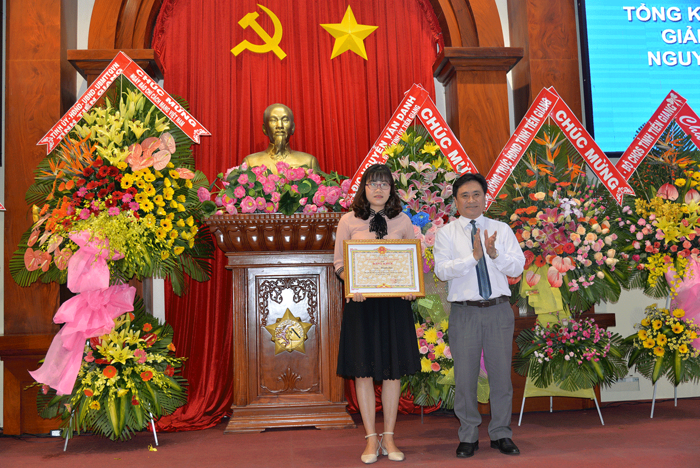 Trao giải đặc biệt cho tác gải Thanh Đào.