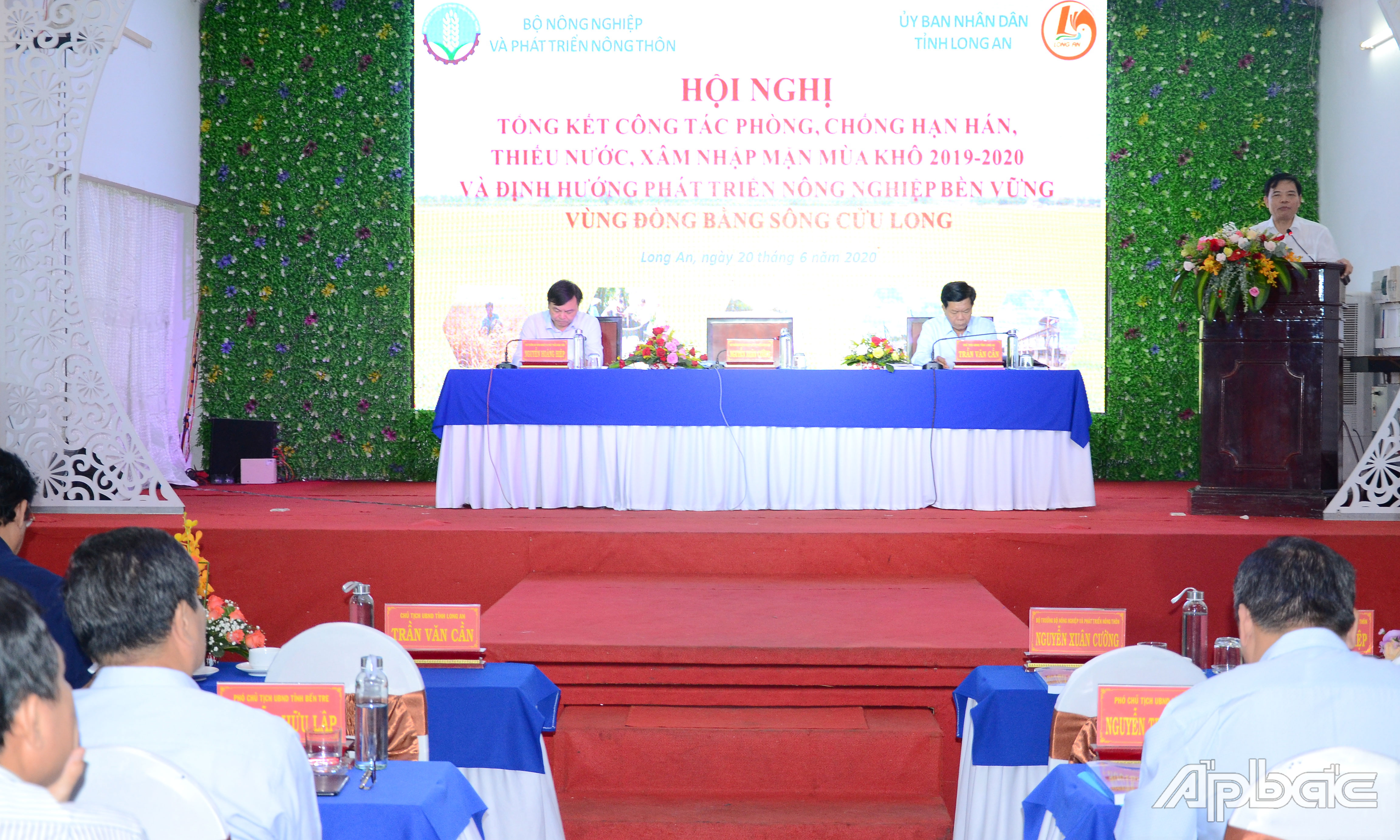 Bộ Trưởng Bộ NN&PTNT Nguyễn Xuân Cường phát biểu tại hội nghị.