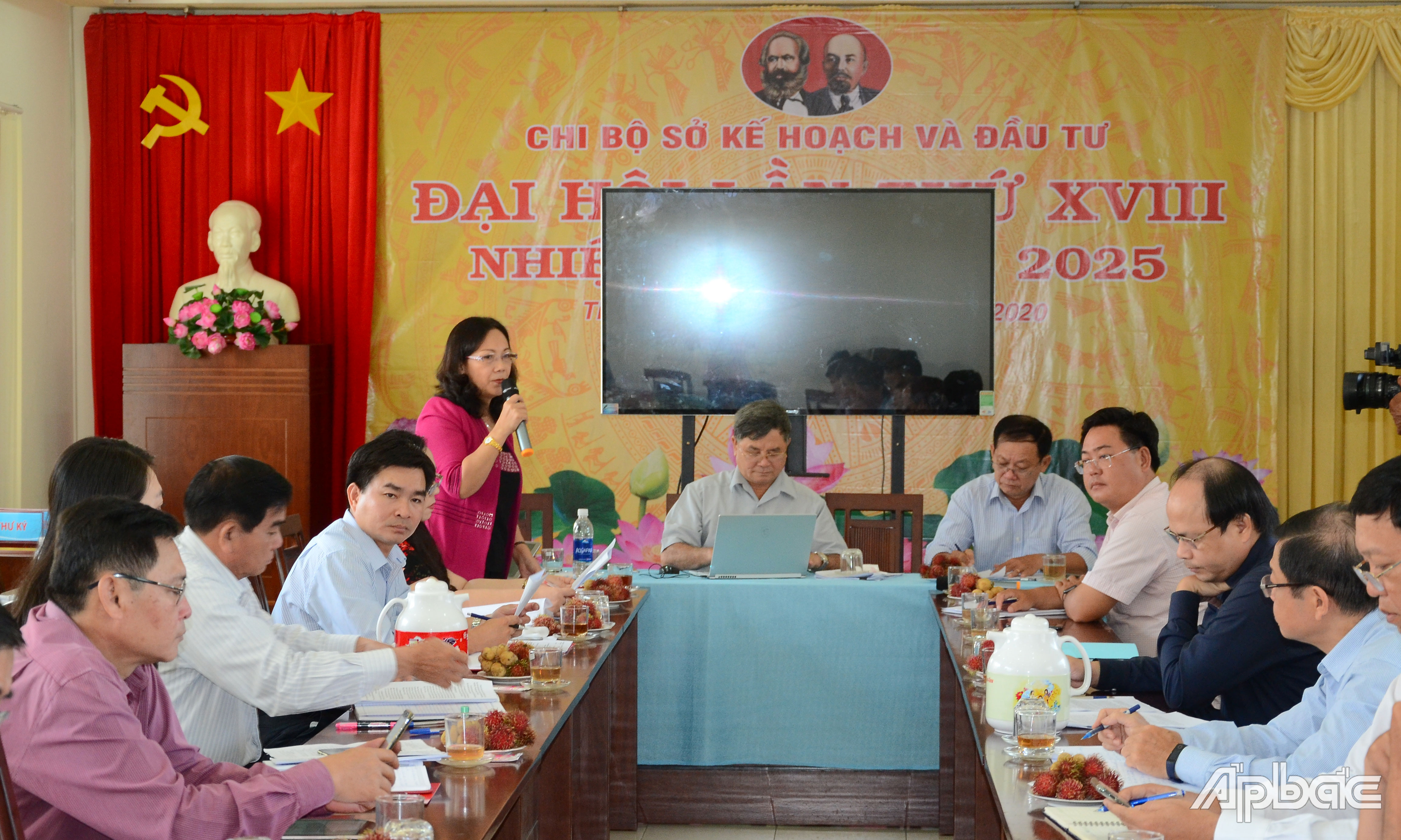 Đồng chí Nguyễn Thị Sáng phát biểu tại buổi làm việc.