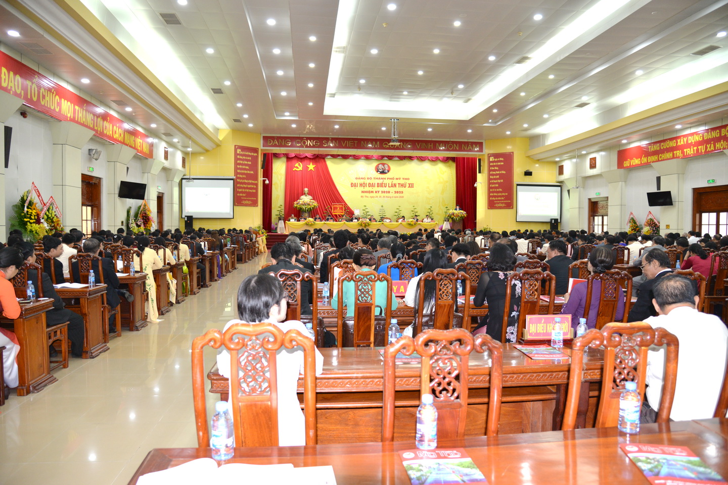 Quang cảnh đại hội