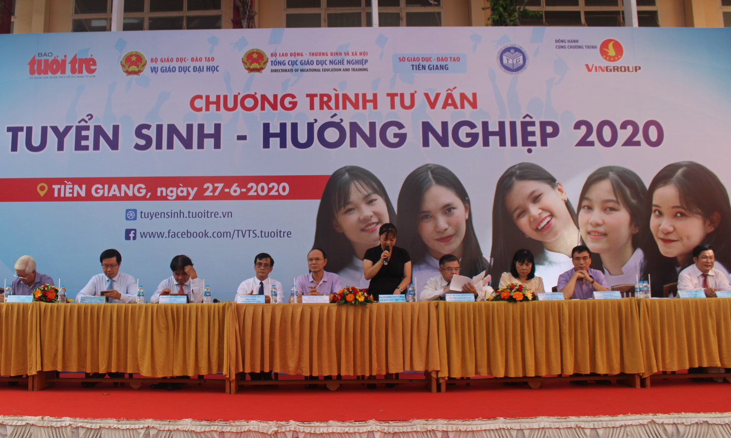 Ban tư vấn tuyển sinh. 