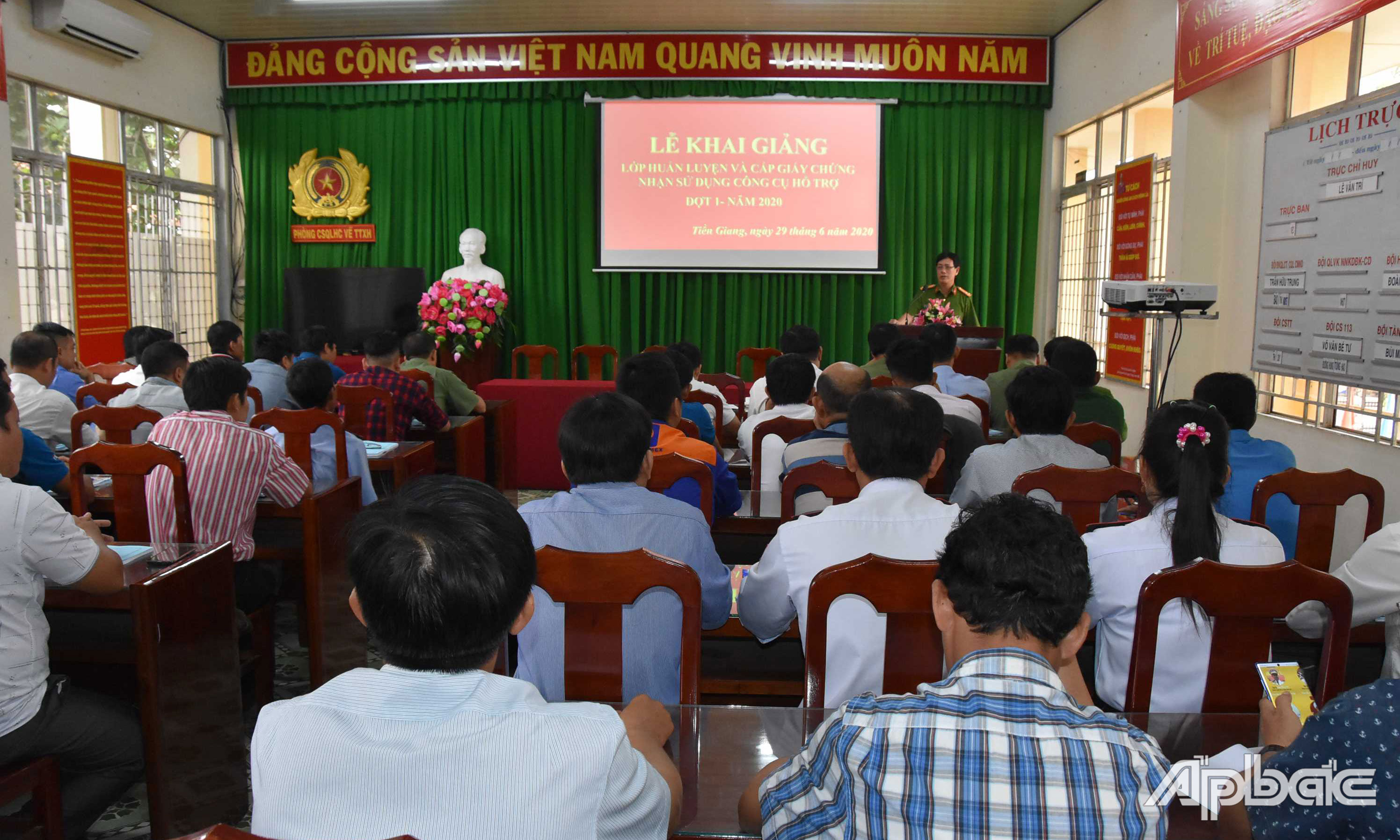 Quang cảnh lớp huấn luyện.