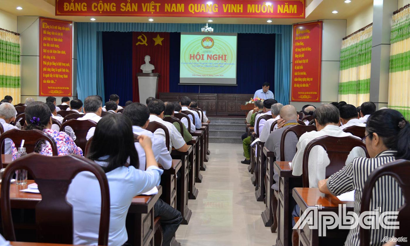 Quang cảnh hội nghi.