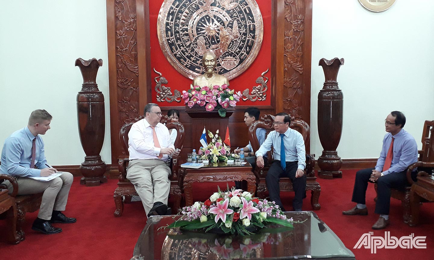 Quang cảnh buổi chào xã giao.