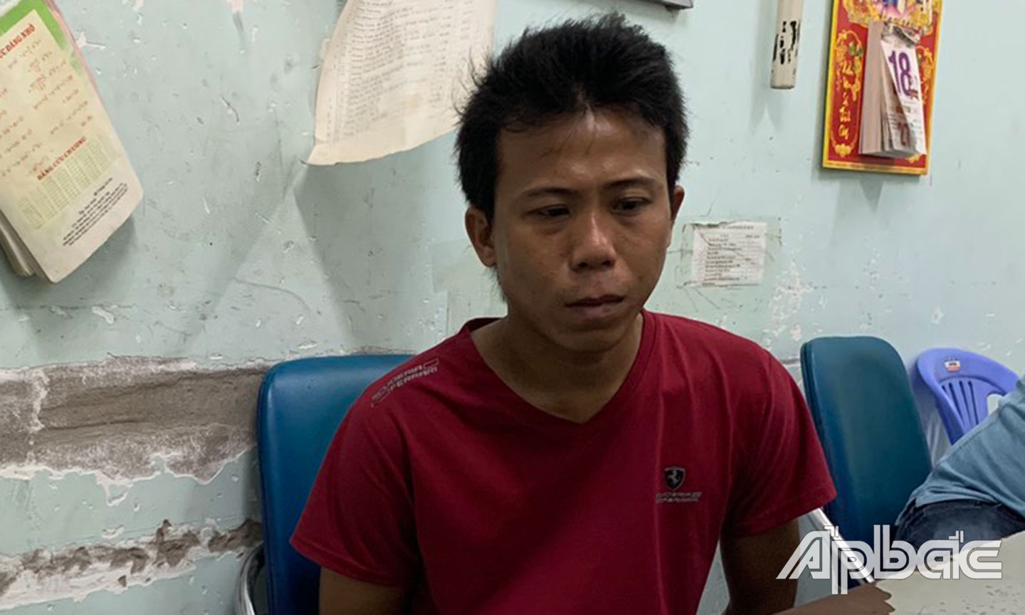 Bị can Anh tại cơ quan Công an.
