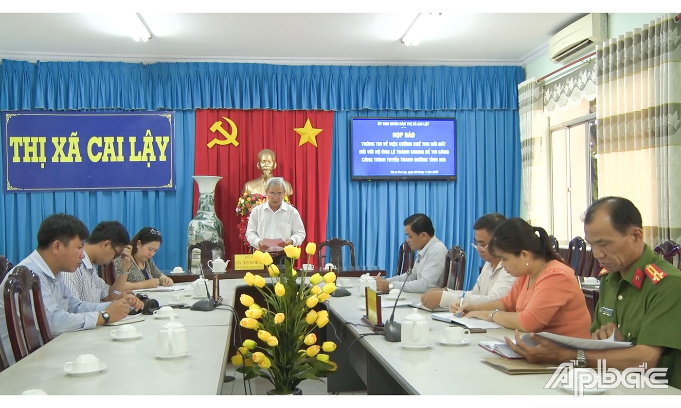Quang cảnh buổi hợp báo.