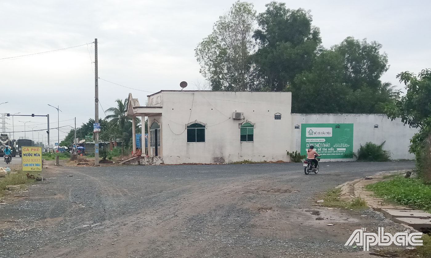 Hộ ông Chung có vị trí mặt tiền Quốc lộ 1, khu phố Mỹ Lợi, phường Nhị Mỹ, TX. Cai Lậy.
