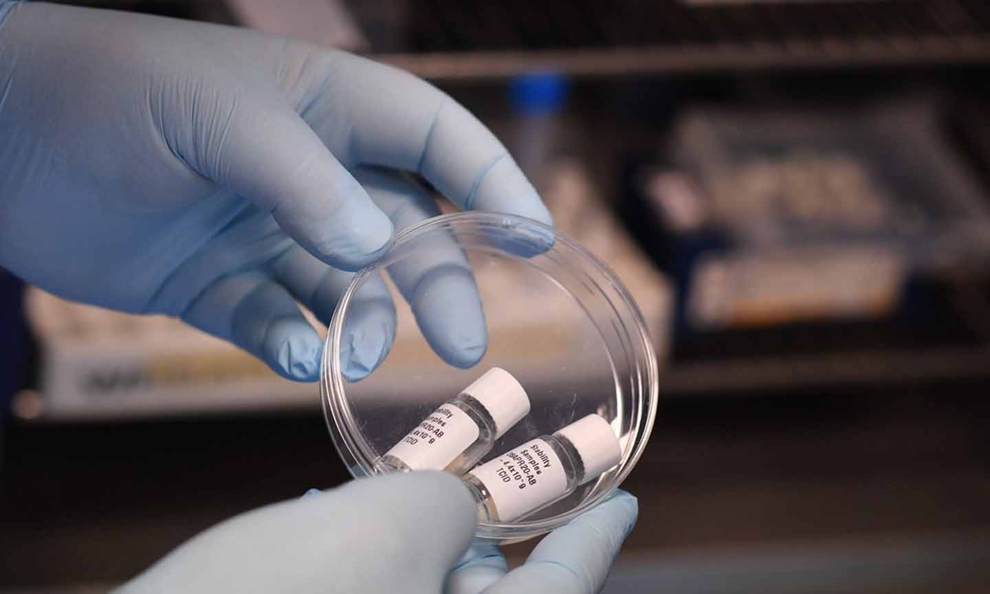 Vắcxin phòng COVID-19. (Ảnh: AFP/TTXVN)