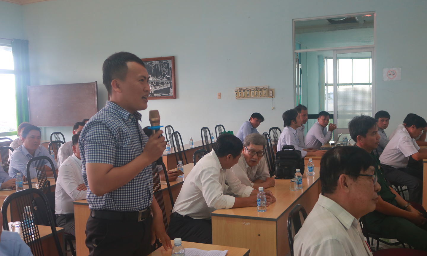 Cộng tác viên Trương Trọng Nghĩa phát biểu trao đổi. 